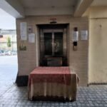 प्रयागराज के पारस ग्रीन मुंडेरा में बहुमंजिला फ्लैट की व्यवस्था ध्वस्त, 20 दिनों से बंद हैं लिफ्ट,दूसरी भी हुई बंद