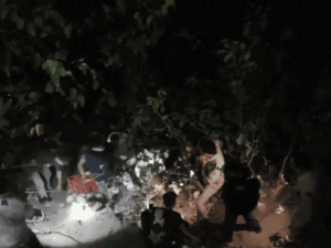 मेरठ के 28 यात्रियों से भरी ट्रैवलर खाई में गिरी:2 की मौत, 24 घायल; सभी नैनीताल से लौट रहे थे