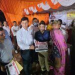 मुख्य विकास अधिकारी ने एदिलपुर में लगाई रात्रि चौपाल, ग्रामीणों की समस्याएं सुनकर दिए त्वरित निस्तारण के निर्देश