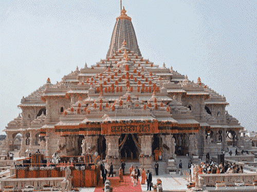 राममंदिर कर्मचारी टिन्नू की पत्नी बोली-बदनाम किया जा रहा:SIT ने 11 घंटे जांच की; डिंपल का दावा- अयोध्या ही नहीं और जगह भी हुए घोटाले