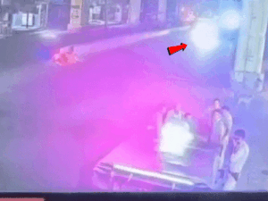 कारोबारी के बेटे ने कार से 7 पुलिसकर्मियों को रौंदा:गश्त के दौरान सड़क किनारे खड़े थे, मेरठ में भाई के साथ रेस लगा रहा था