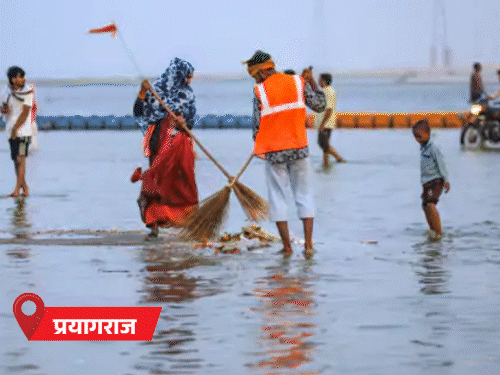 यूपी में बारातियों की कार बही, अंडरपास में तांगा डूबा:तांगे वाले और घोड़े की मौत, खेत में 10 फीट का मगरमच्छ निकला; 5 शहरों में बारिश