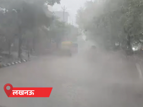 यूपी के 10 शहरों में बारिश, 36 में अलर्ट:काशी में दशाश्वमेध घाट की सीढ़ियां डूबीं, बलिया में घाघरा उफनाई, घरों को तोड़ रहे लोग