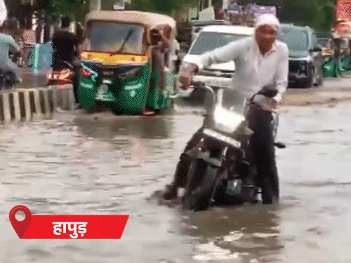 काशी में सुबह से तेज बारिश, 57 शहरों में अलर्ट:बरेली में सड़कें डूबीं, ई-रिक्शा पलटे; कल से और जोर पकड़ेगा मानसून