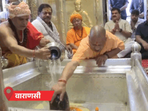 सावन का पहला दिन-योगी ने बाबा विश्वनाथ का जलाभिषेक किया:काशी की गलियों में घूमे; अयोध्या-प्रयागराज के शिव मंदिरों में श्रद्धालुओं की लंबी लाइन