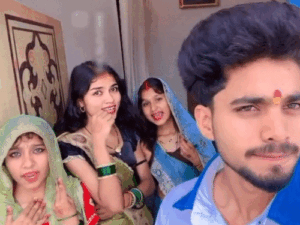 रीलबाज बहनें बोलीं- पति हमारे लिए भगवान है:अमरोहा में साथ रहने के लिए शादी की, सरकारी नौकरी वाला रिश्ता ठुकराया