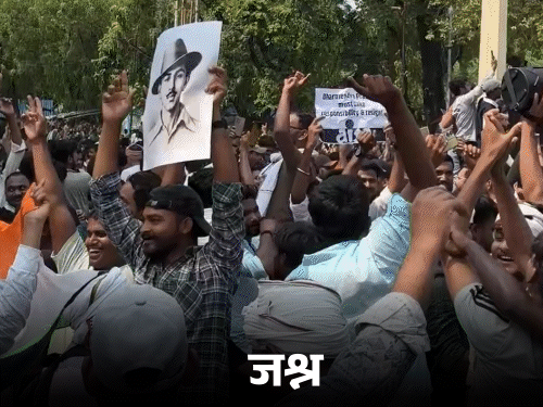'यूपी में पेपर लीक नहीं रुका तो बड़ा आंदोलन होगा':कॉकरोच जनता पार्टी की चेतावनी; धर्मेंद्र प्रधान के इस्तीफे पर जश्न का VIDEO