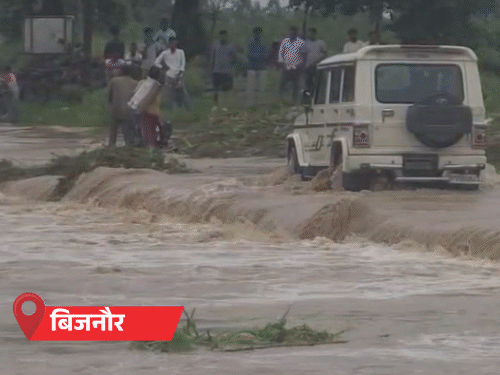 यूपी में थार डूबी, नदियां उफनाईं, पुल पर बहा पानी:लखनऊ समेत 10 शहरों में बारिश, 75 में अलर्ट; 3 दिन में 15 मौतें