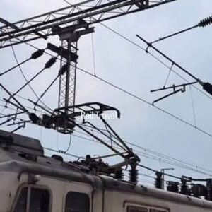 कौशांबी में पटाखा फैक्ट्री धमाका, रेलवे की OHE लाइन प्रभावित:डेढ़ घंटे थमा रेल संचालन, प्रयागराज-कानपुर मार्ग पर ट्रेनें लेट