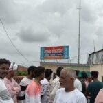 बसंत विहार आश्रम में साधुओं के कब्जे के आरोप पर बवाल, ग्रामीणों ने एयरपोर्ट थाना घेरा