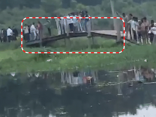 मुरादाबाद में पुल टूटा, बाइक समेत पूरा परिवार बहा:मां की मौत, बेटा लापता, पति समेत 3 को बचाया; राखी बांधकर मायके से लौट रही थी