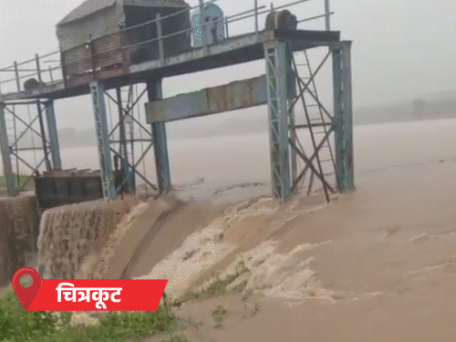 झांसी में एक-एक मंजिल घर डूबे, प्रयागराज में मंदिर ढहा:चित्रकूट में मंदाकिनी उफनाई, घरों का सामान बहा; 10 शहरों में बारिश, 47 में अलर्ट