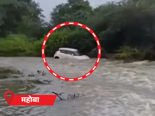 महोबा में कार समेत इंजीनियर बहा, नाले में गिरी वैन:नदी में फंसे मछुआरे; लखनऊ समेत 15 शहरों में बारिश, 53 में अलर्ट