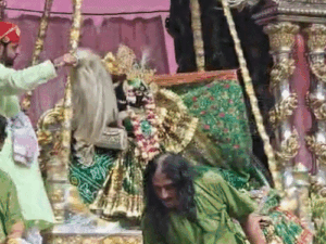 79 साल से हरियाली तीज मनाते हैं बांके बिहारी:10 किलो सोने, 1000 किलो चांदी से बने झूले पर झूलते हैं; VIDEO में ठाकुरजी के दर्शन