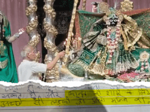 बांके बिहारी के लिए आईं 30 हजार चिट्ठियां और राखियां:लिखा- कान्हा, बेटे के लिए अच्छी लड़की दिलवाना, जो आपको मानती हो