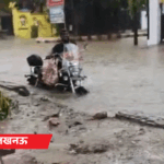लखनऊ में 5 घंटे बारिश, सड़कें तालाब बनीं, बाइक डूबी:चित्रकूट में यूपी-MP को जोड़ने वाला पुल जलमग्न; सभी 75 जिलों में अलर्ट
