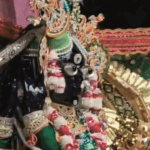 1000 किलो सोने-चांदी के सिंहासन पर विराजे बांके बिहारी:हरे रंग के वस्त्र धारण किए हैं, हरियाली तीज पर 8 लाख भक्त मथुरा पहुंचेंगे