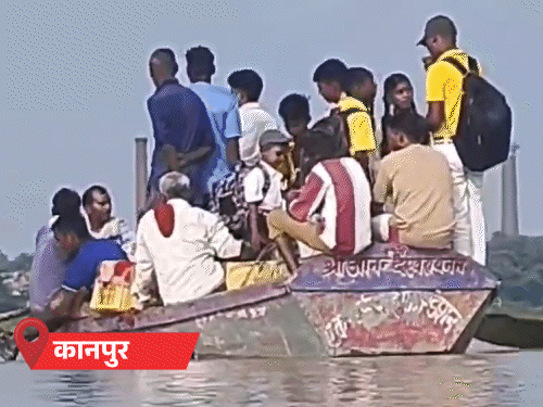 कानपुर में गंगा उफनाई, नाव से स्कूल जा रहे बच्चे:यूपी के 80 गांवों में बाढ़, काशी में घाट डूबे, अंतिम संस्कार में परेशानी