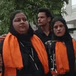 यूपी में दो मुस्लिम महिलाओं ने कांवड़ उठाई:भगवा झंडा लेकर चल रहीं, हरिद्वार से गंगा जल भरा; देखिए VIDEO