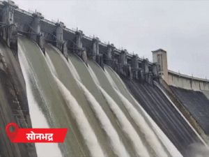 23 जिलों में बाढ़, 4 बच्चों समेत 5 की मौत:काशी में 400 परिवारों ने घर छोड़ा, बिजनौर में बैलगाड़ी से स्कूल जा रहे बच्चे