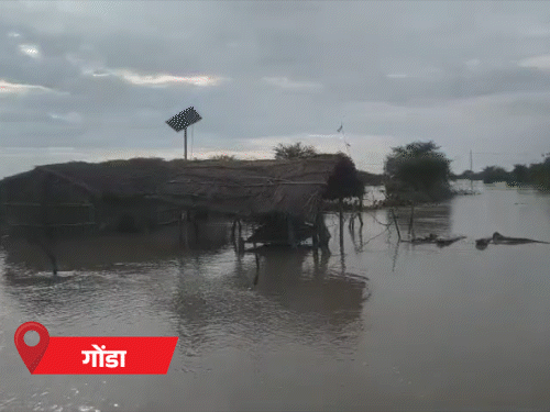 यूपी के 31 जिलों में बारिश का अलर्ट:20 बीघा जमीन नदी में समाई; अस्पताल में कोबरा निकला, नहर में बहा युवक