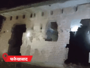 फर्रुखाबाद में 6 मकान गंगा में समाए:बलिया में कार-बाइकें डूबीं, गलियों में चली नाव; 49 जिलों में बारिश का अलर्ट