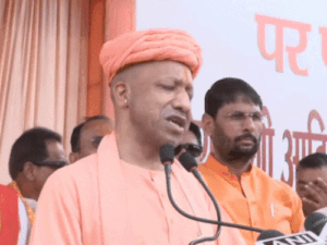 योगी मथुरा में बोले-आस्था मिटाने वाले मिट्‌टी में मिल गए:उनका कोई नाम लेने वाला नहीं बचा; कृष्ण जन्मभूमि में पूजा की