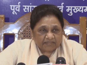 मायावती ने बीमार होने की अफवाहों को खारिज किया:कहा- बिल्कुल ठीक हूं; आकाश अभी भी ससुर के दिमाग से चल रहे