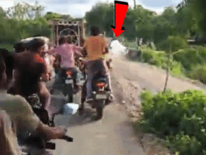 गणेश विसर्जन में 4 सेकेंड में मारे 3 बम; VIDEO:कानपुर में लाठी-डंडे से भक्तों को पीटा, गाड़ियां तोड़ीं; 4 लोग घायल