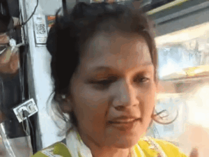 सोशल मीडिया क्रिएटर पल्लवी शुक्ला का गाली देते VIDEO:बोली- चंद्रशेखर आजाद यदि गोंडा आए तो चप्पल से मारूंगी