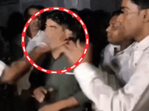 भाजपा विधायक ने गोदाम प्रभारी को थप्पड़ जड़े, VIDEO:बोले- तुम अखिलेश यादव के आदमी हो; जूतों की माला पहनाकर जुलूस निकालो