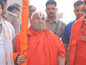 ‘अधम मानते हैं’ कहने वाले जगद्गुरु रामभद्राचार्य को नोटिस:प्रयागराज कोर्ट में तलब, कहा था- ऊंचे ब्राह्मण चौबे-दीक्षित परिवारों में बेटियां नहीं देते