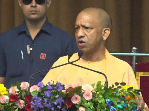 योगी बोले- मैं होता तो माफिया को दो किक मारता:CID सीरियल का नाम लेकर कहा- बाल के टुकड़े से केस सुलझा देते थे