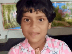 'डीएम अंकल पापा से बात नहीं होती, टावर लगवा दीजिए':सोनभद्र में 5 साल की बच्ची हाथ जोड़कर बोली, कॉल करने 1KM दूर जाते हैं
