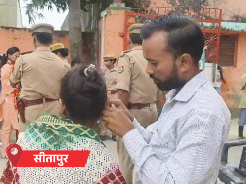 लड़कियों के बाल खुलवाए, मोजे तक उतरवाए:रुमाल भी अंदर नहीं ले जाने दी; 60 जिलों में 12वीं तक स्कूल बंद