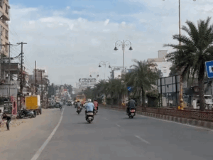 यूपी के 10 जिलों में बारिश का अलर्ट:अर्नब तूफान से बदलेगा मौसम, 8°C तक गिरेगा पारा